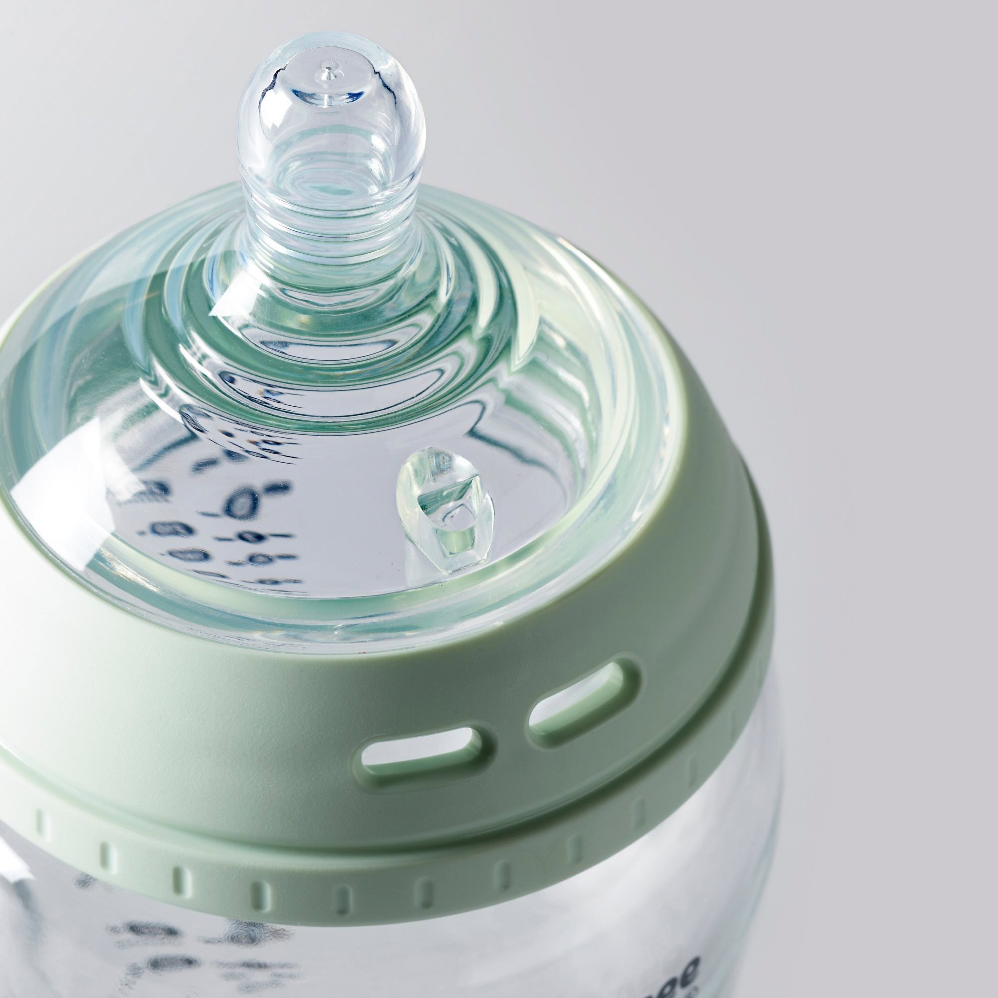 Tommee Tippee Skleněná Samosterilizační Kojenecká Lahev ANTI-COLIC savička Pomalý Průtok 250 ml, 0m+