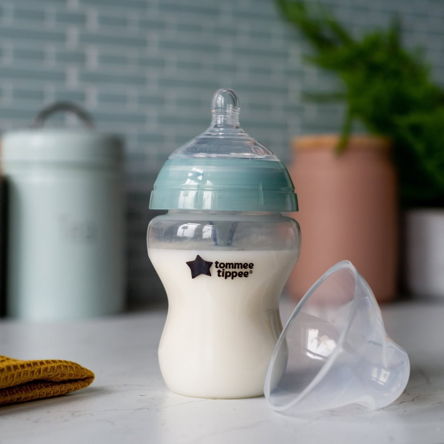 Kojenecká láhev Tommee Tippee ADVANCED ANTI-COLIC Samosterilizační kojenecká láhev pomalý průtok 260 ml 0m+