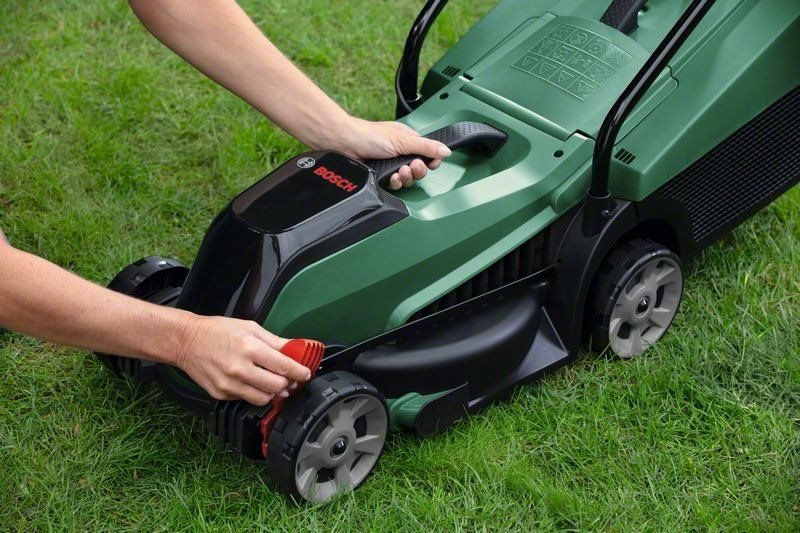 Aku rotační sekačka BOSCH CityMower 18V-32-300 (1x4 Ah) 0.600.8B9.A07