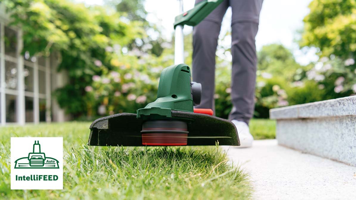 Strunová sekačka BOSCH UniversalGrassCut 18V-260 (1× 2 Ah) 0.600.8C1.D03