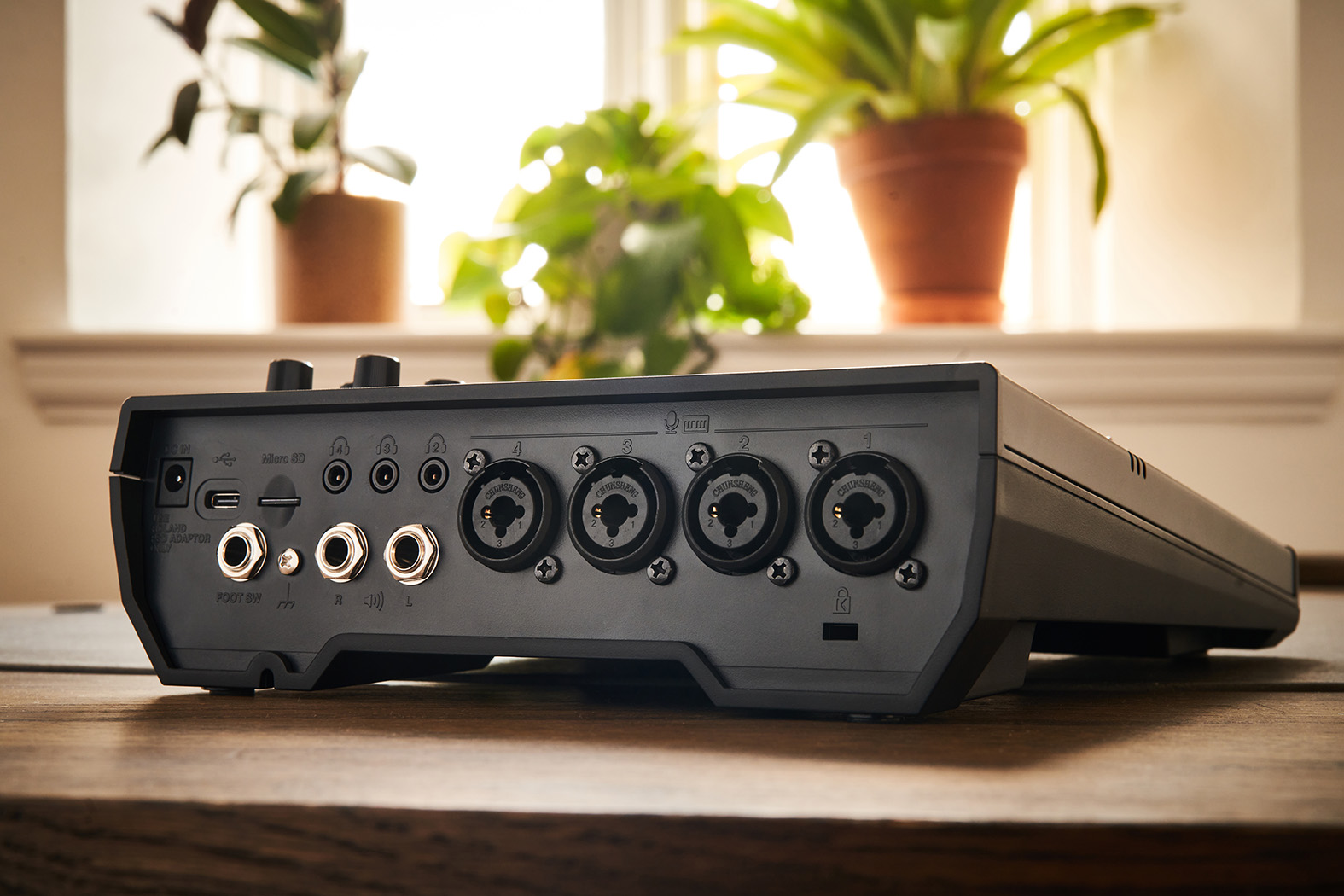 The back of the Boss Gigcaster 8