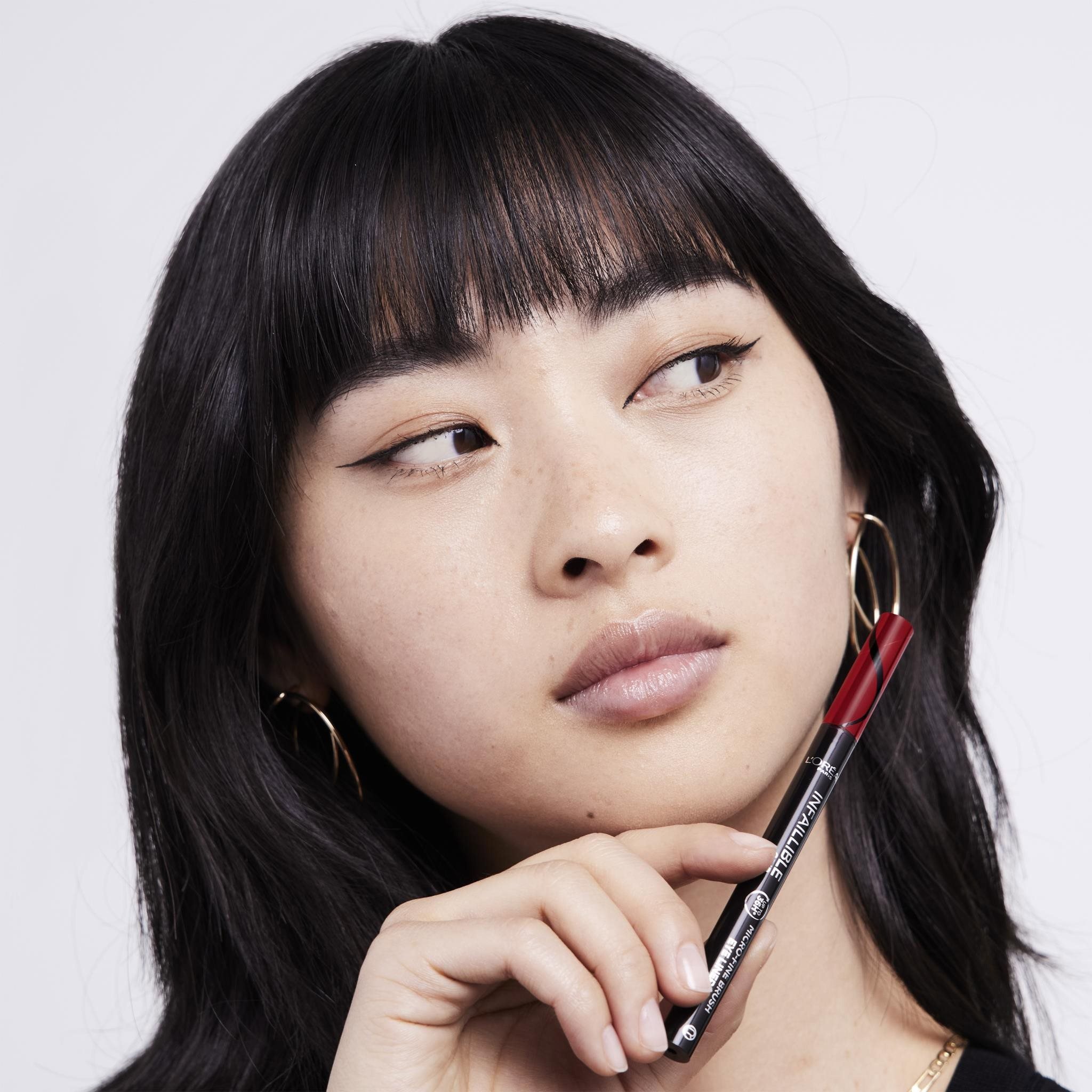 Oční linky L'ORÉAL PARIS Infaillible Grip 36h Micro-Fine liner 01 Obsidian Black 0,4g