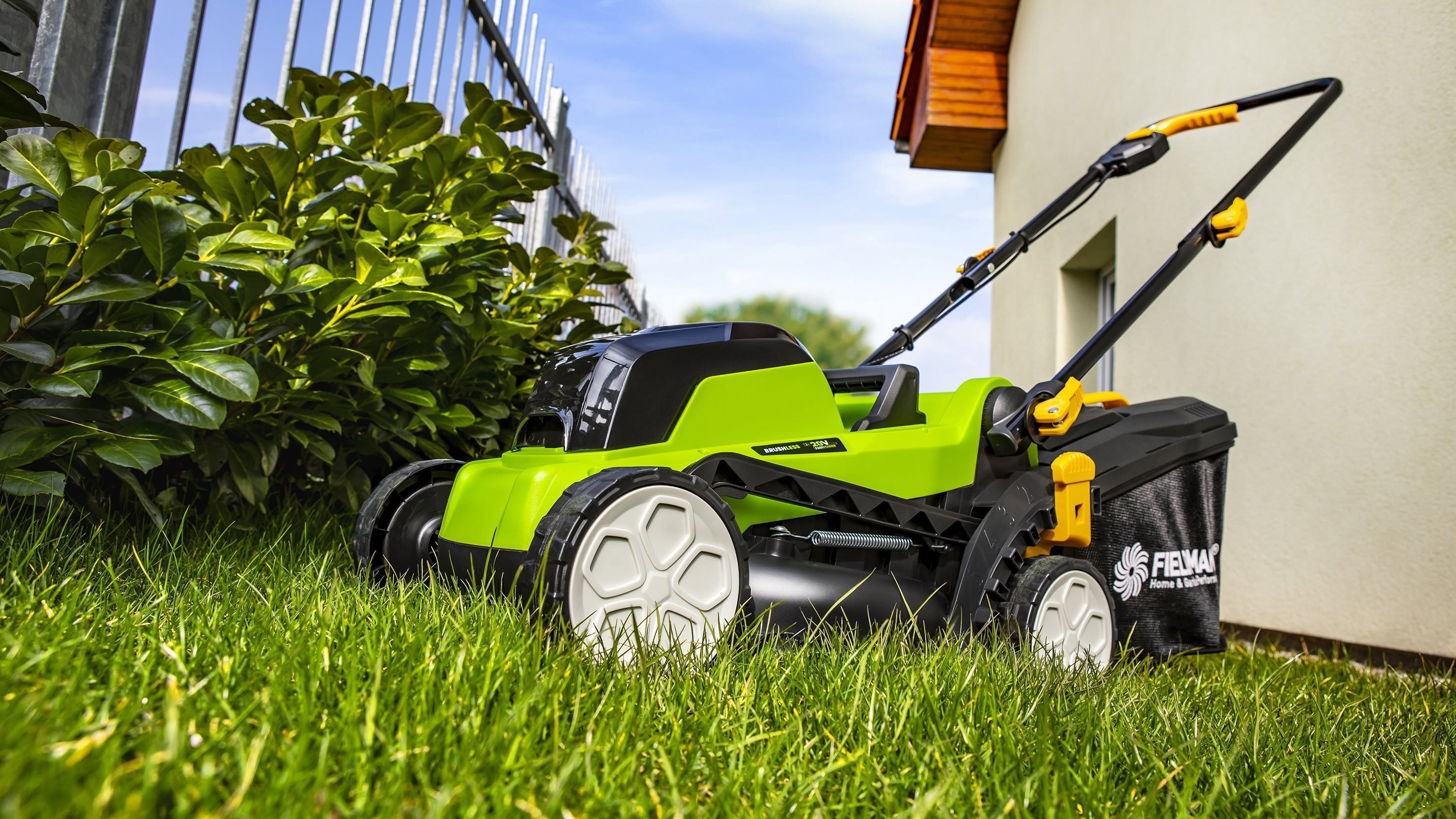 Aku sekačka FIELDMANN Rotační sekačka AKU FZR 70335-A 2x20V (2x2 Ah)