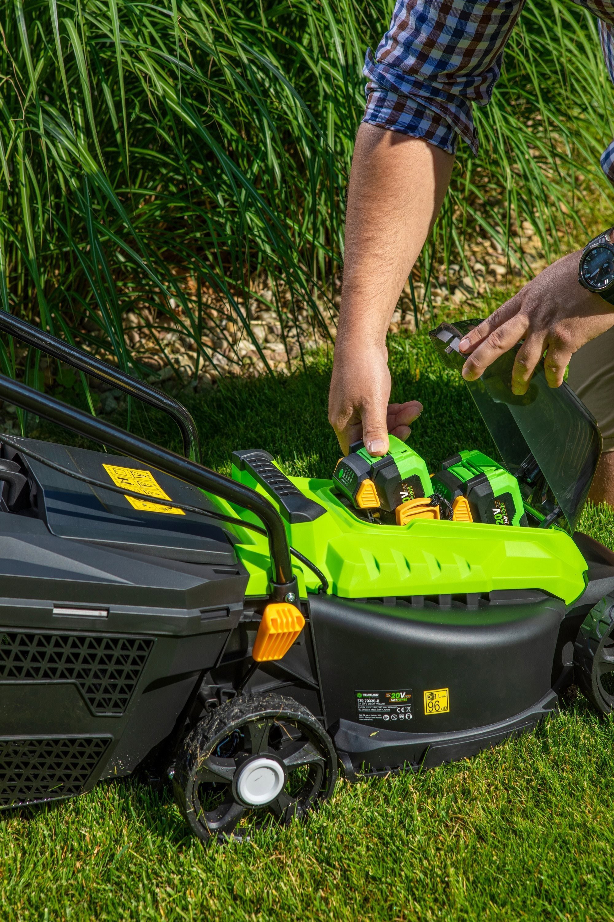 Aku sekačka FIELDMANN Rotační sekačka AKU FZR 70330-0 2x2