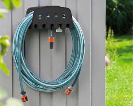 Nástěnný držák na hadici Gardena