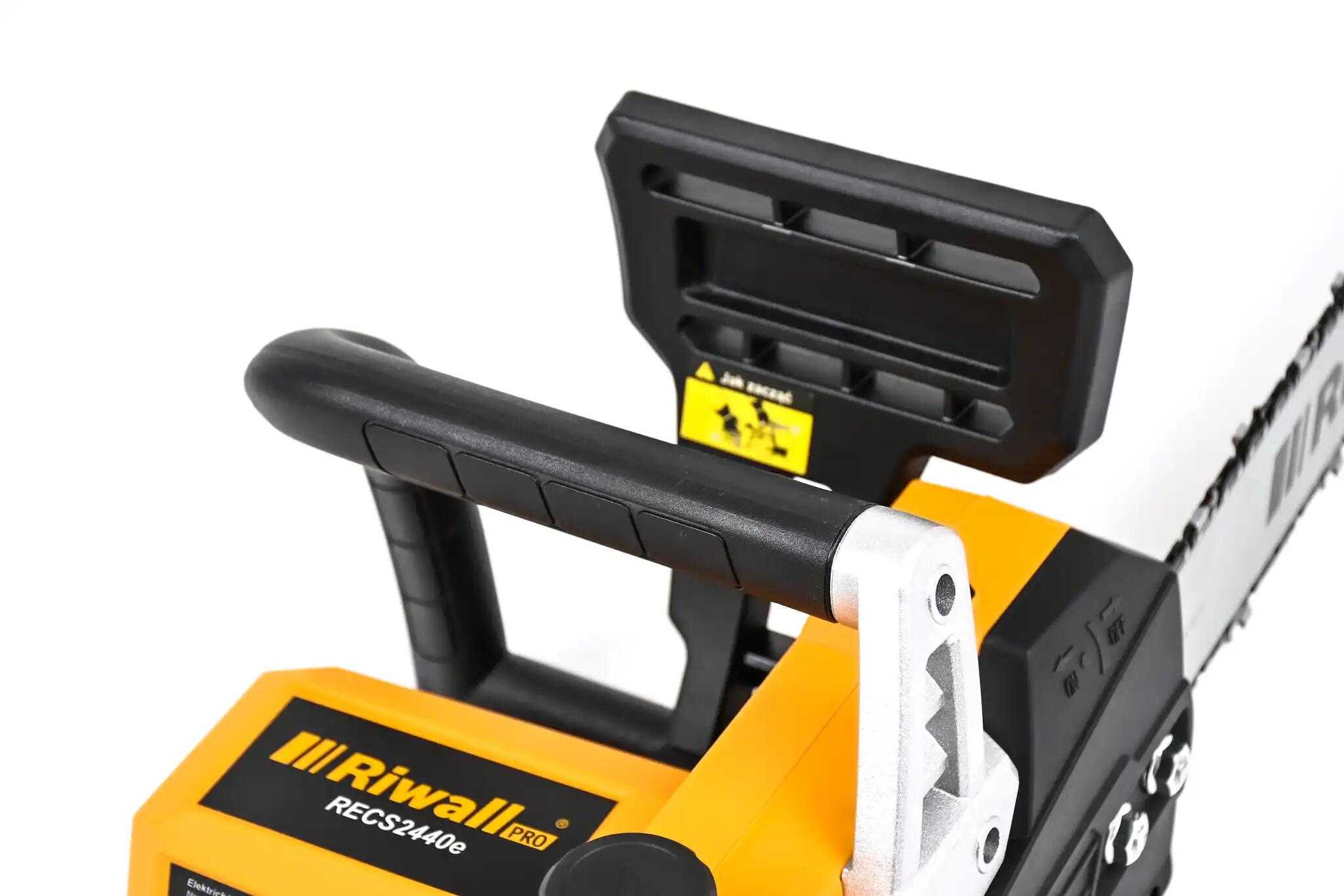 Elektrická pila Riwall PRO RECS 2440e