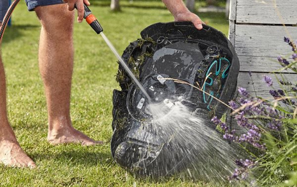 Robotická sekačka GARDENA Smart SILENO City