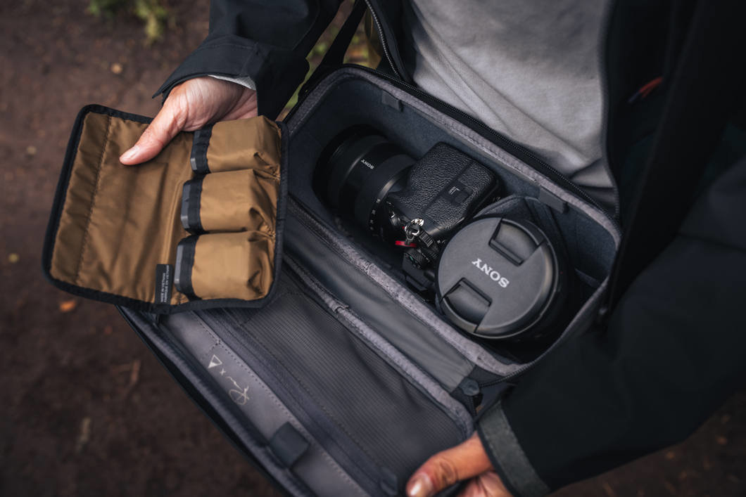 Umhängetasche Gomatic Peter McKinnon Luma Camera Sling 12L, Schwarz