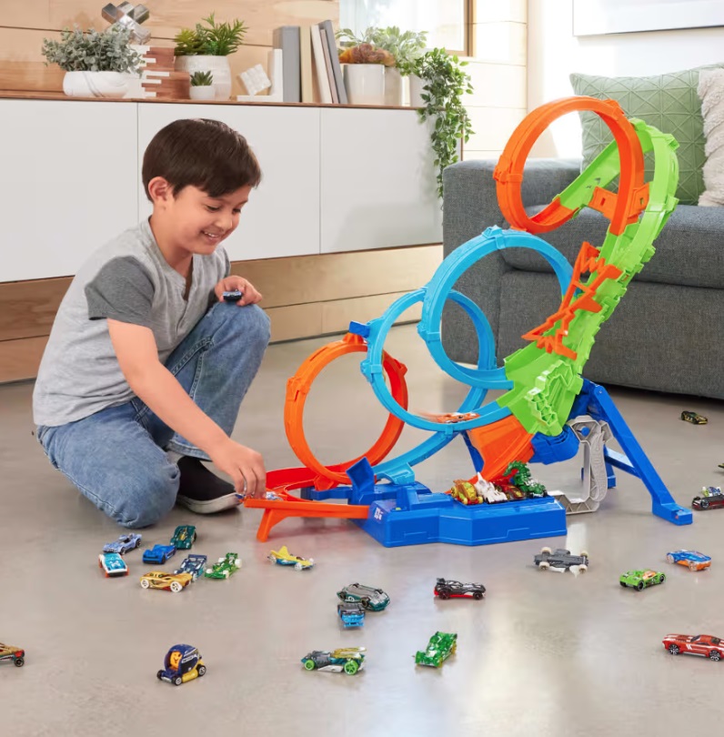 Autodráha Hot Wheels Dráha se 4 smyčkami a angličákem 1:64, motorizovaný zrychlovač