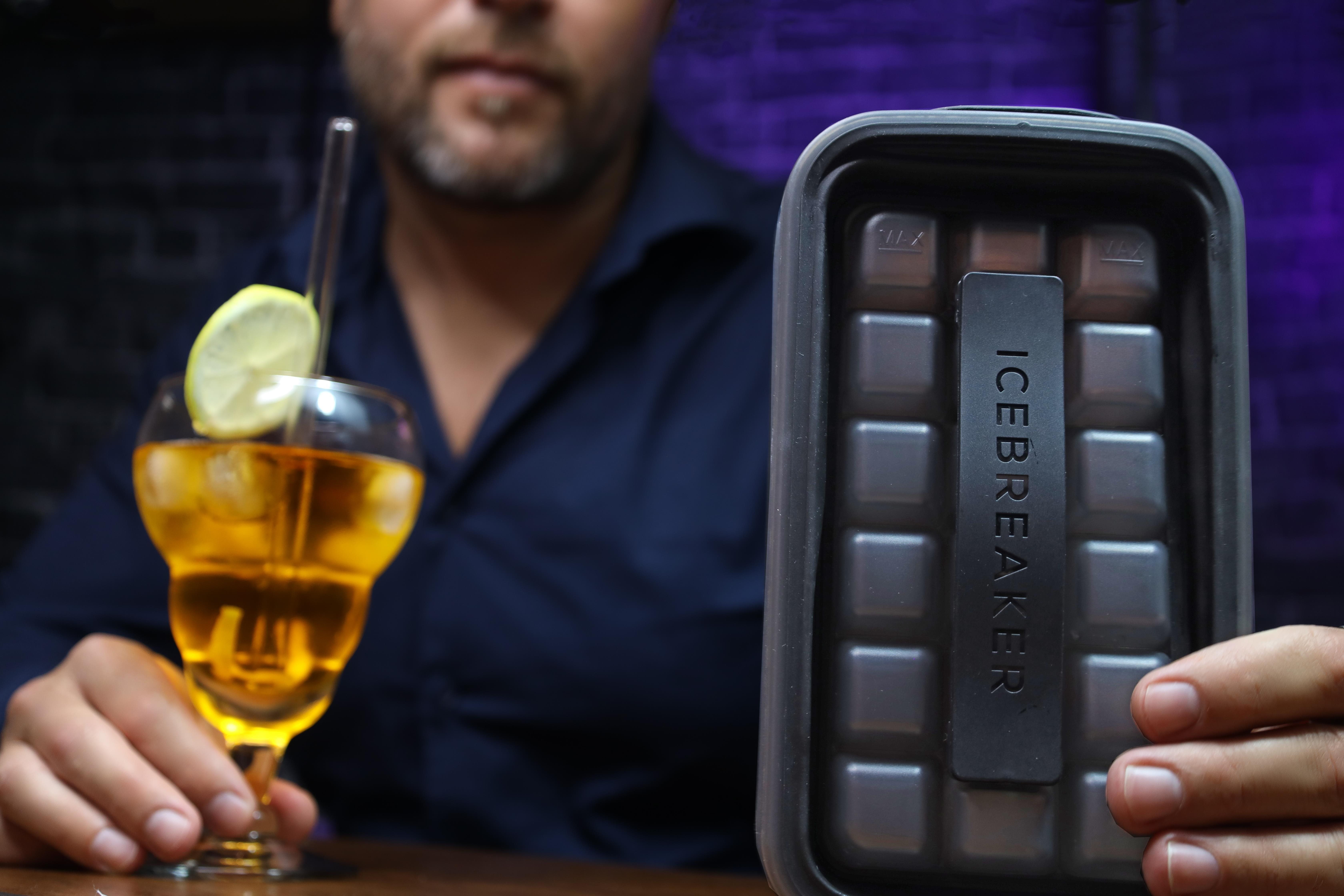 Forma na led IceBreaker Nordic 4-in-1 Ice Cube Tray POP 1.5 Black