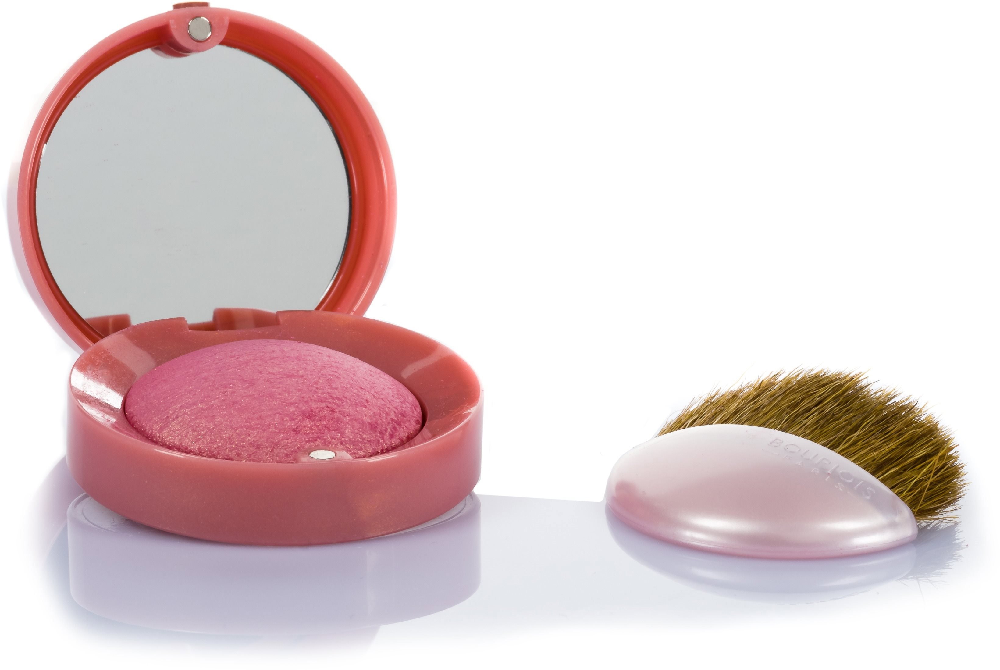 Tvárenka BOURJOIS Round Pot 034 Rose d Or je vhodná pre mastnú, normálnu, zmiešanú, suchú a zrelú pleť