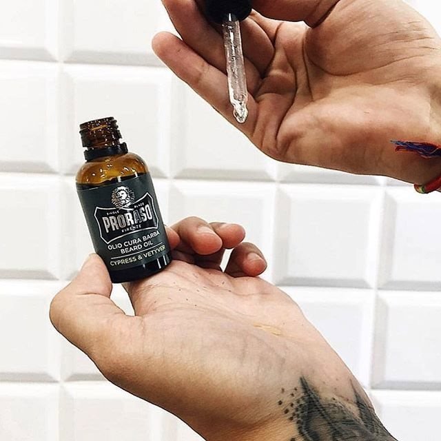 Helianthus annuus (Sunflower) Seed Oil, Parfum (Fragrance), Persea gratissima (Avocado) Oil, Macadamia ternifolia Seed Oil, Eucalyptus globulus Leaf Oil, Juglans regia (Walnut) Shell Extract, Menthol, Tocopheryl Acetate, Pentaerythrityl Tetra-di-t-butyl Hydroxhyhydrocinnamate, Limonene, Linalool