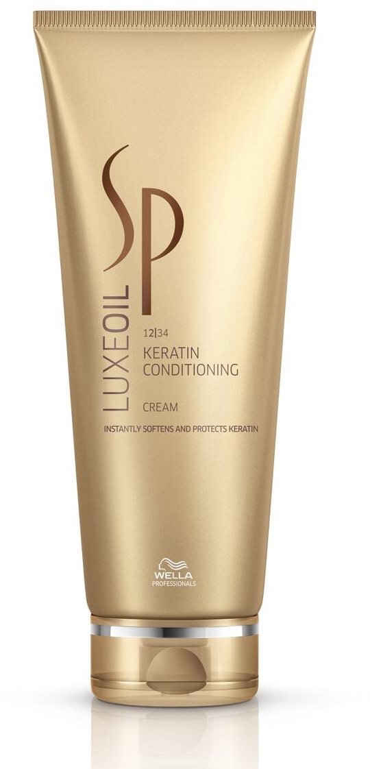 Detailní popis produktu  System Professional LuxeOil Keratin Conditioning Cream  Kondicionér z řady LuxeOil je vhodný na všechny typy vlasů pro ochranu keratinových vláken před každodenním stylingem vlasů. S pomocí směsi vzácných olejů chrání keratin, okamžitě vyživuje vlasová vlákna a usnadňuje jejich rozčesání.   Okamžité zjemnění a ochrana keratinu Zanechává vlasy vyživené ale nezatížené Pro všechny typy vlasů Kombinace tří vzácných olejů – arganový, mandlový, jojobový Použití:  Naneste do šamponem umytých a ručníkem vysušených vlasů. Nechte působit 30 vteřin a poté důkladně opláchněte.  Ideálních výsledků dosáhnete v kombinaci šamponu a kondicionéru z řady LuxeOil.  O řadě:  Produkty řady LuxeOil jsou obohaceny o tři pečující oleje* a hydrolizovaný keratin. Arganový olej zajišťuje výživu vlasu, mandlový olej udržuje dostatečnou hydrataci a jojobový olej pečuje o poškozené konečky. Řada je ikonická svou vůní, která je výraznější než u jiných řad produktů Wella Professionals SP.