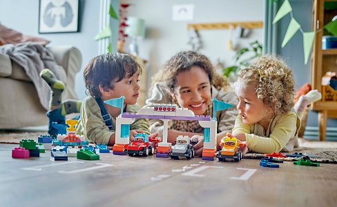 LEGO stavebnice LEGO® DUPLO® 10445 Závodní auta a řidiči týmu F1®