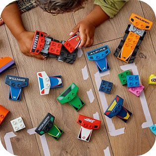 LEGO stavebnice LEGO® DUPLO® 10445 Závodní auta a řidiči týmu F1®
