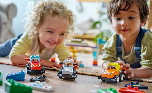 LEGO stavebnice LEGO® DUPLO® 10445 Závodní auta a řidiči týmu F1®