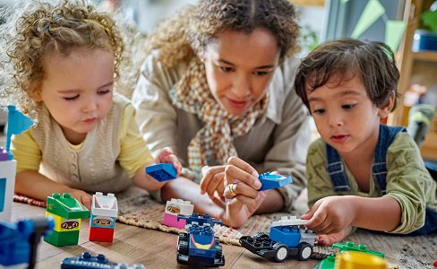 LEGO stavebnice LEGO® DUPLO® 10445 Závodní auta a řidiči týmu F1®