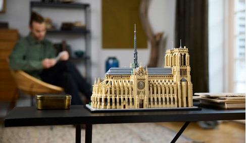 LEGO stavebnica Architecture 21061 Notre-Dame v Paríži