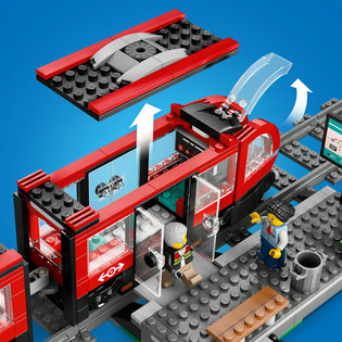 LEGO® City 60423 Straßenbahn mit Haltestelle