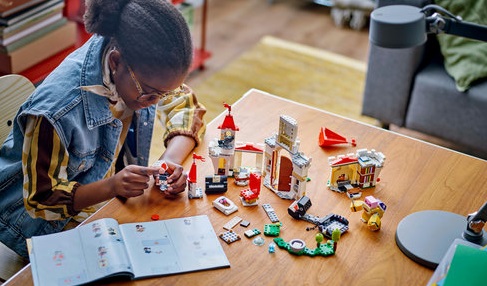 LEGO® Super Mario™ 71435 Bitva s Royem na hradě Peach