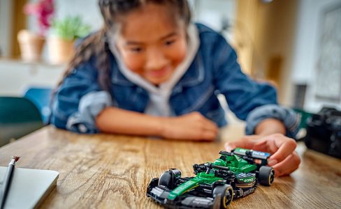 LEGO® Speed Champions 77245 Aston Martin Aramco F1® AMR24 Rennauto