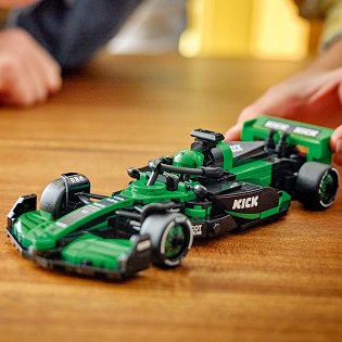 LEGO® Speed Champions 77247 KICK Sauber F1® Team C44 Rennauto