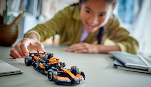 LEGO® Speed Champions 77251 Závodní auto McLaren F1® Team MCL38