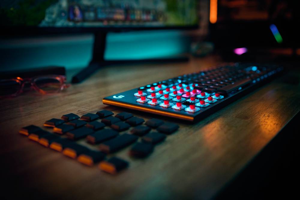Herní klávesnice Logitech G915 X LIGHTSPEED