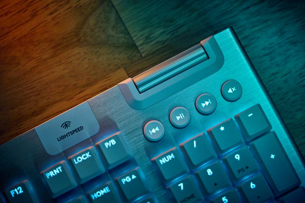 Herní klávesnice Logitech G915 X LIGHTSPEED