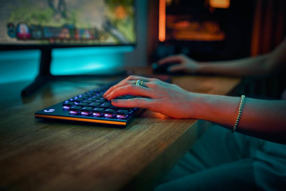 Herní klávesnice Logitech G915 X LIGHTSPEED