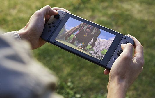 Herní konzole Nintendo Switch (OLED model) White + Mario Kart 8 Deluxe + 12M NSO