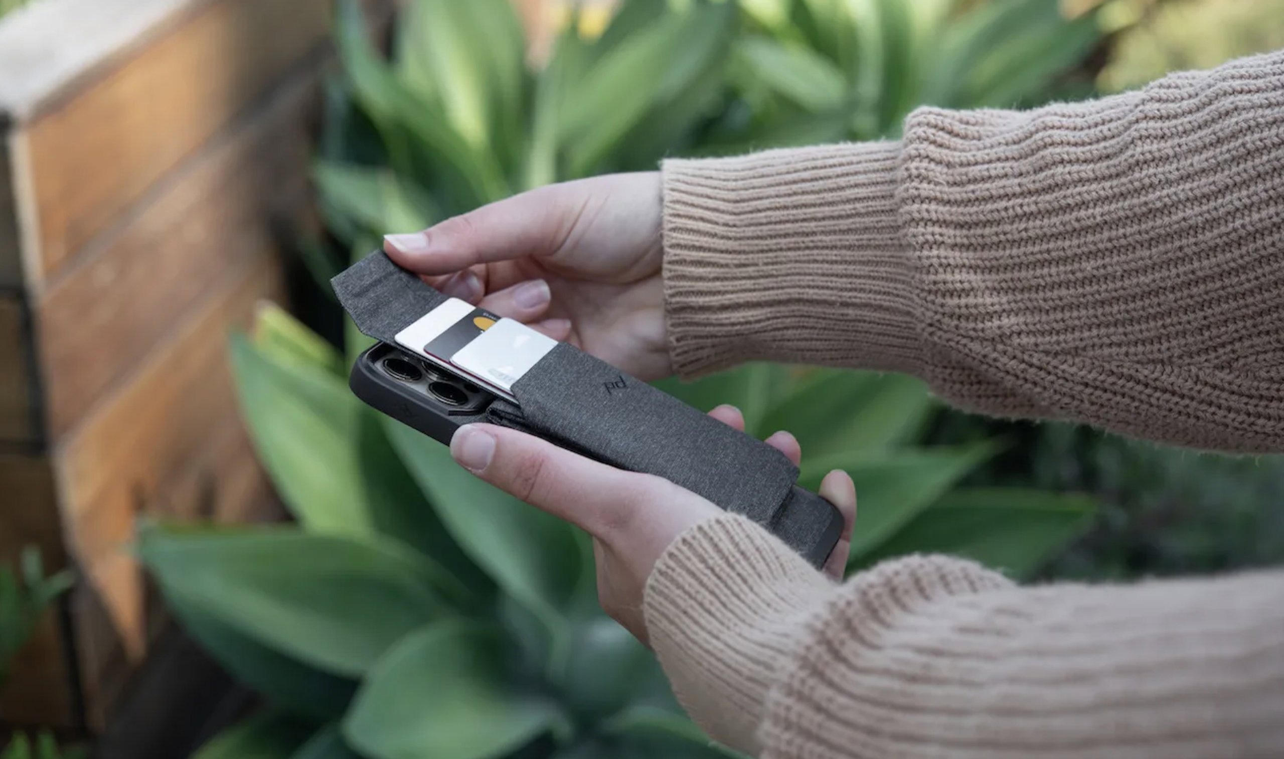 MagSafe Wallet Peak Design Wallet Stand - Eclipse