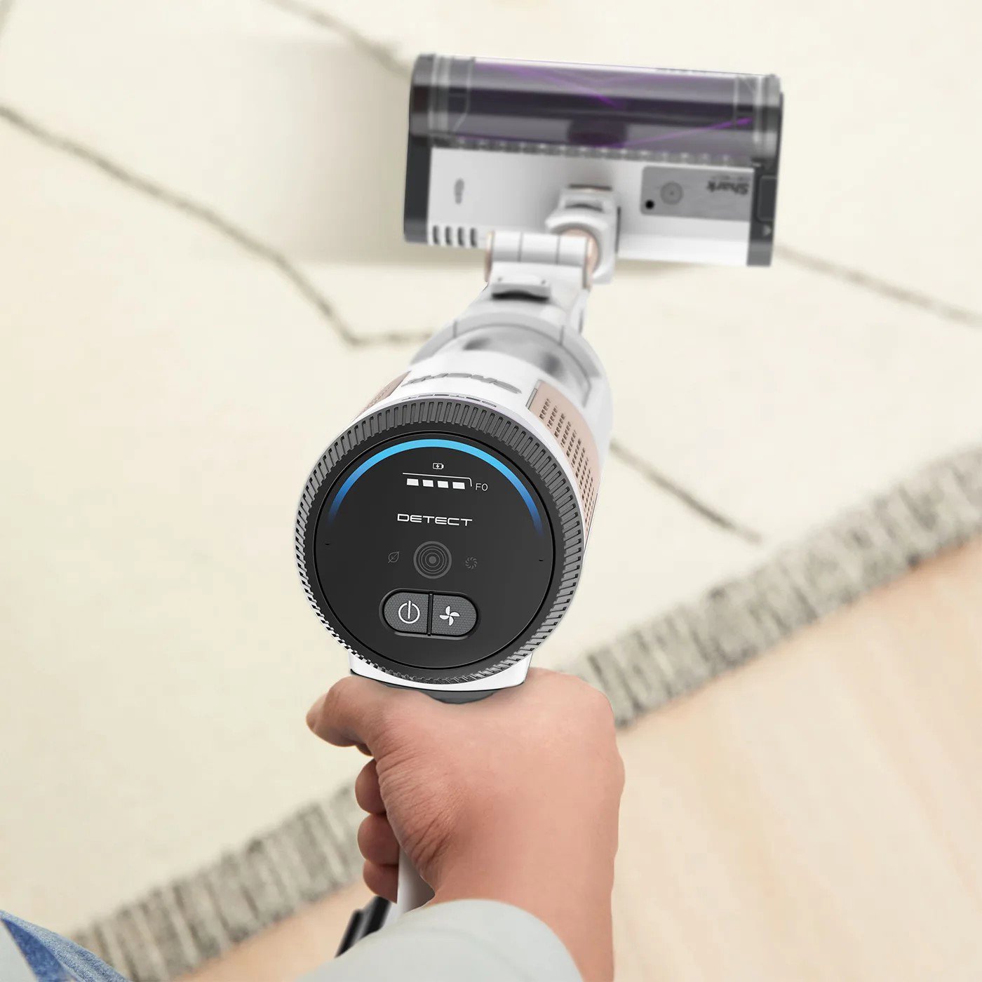 Tyčový vysavač Shark® IW3612EUT Detect – displej