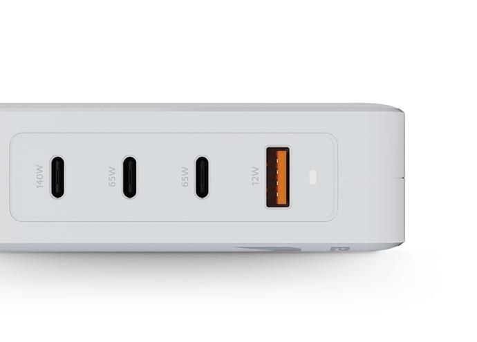 Cestovný adaptér Xtorm 140W GaN-Ultra Travel Charger + USB-C PD Cable