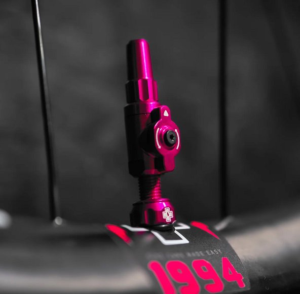 Ventilček Muc-Off Big Bore Lite Tubeless Valves Orange Small – Inovatívne bezdušové ventily