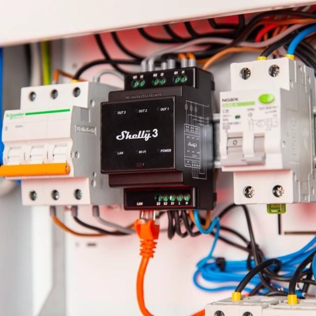 Switch Shelly Pro 3, switch module 3x 16A on DIN rail, WiFi, LAN