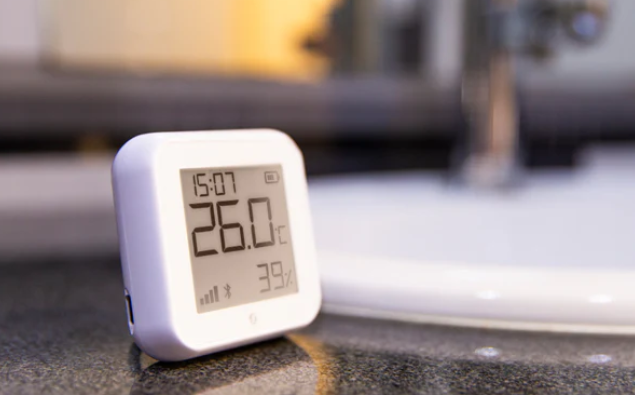 Shelly Gen3 H&T detector, battery operated temperature and humidity sensor with display, WiFi, white