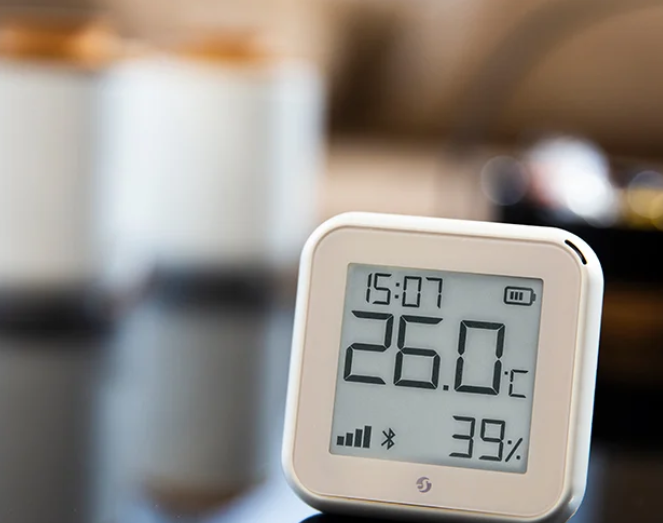Shelly Gen3 H&T detector, battery operated temperature and humidity sensor with display, WiFi, ivory