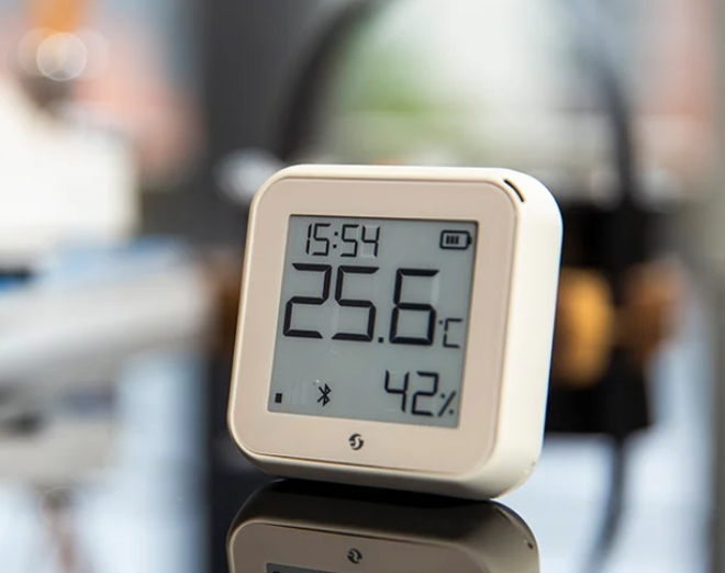 Shelly Gen3 H&T detector, battery operated temperature and humidity sensor with display, WiFi, ivory