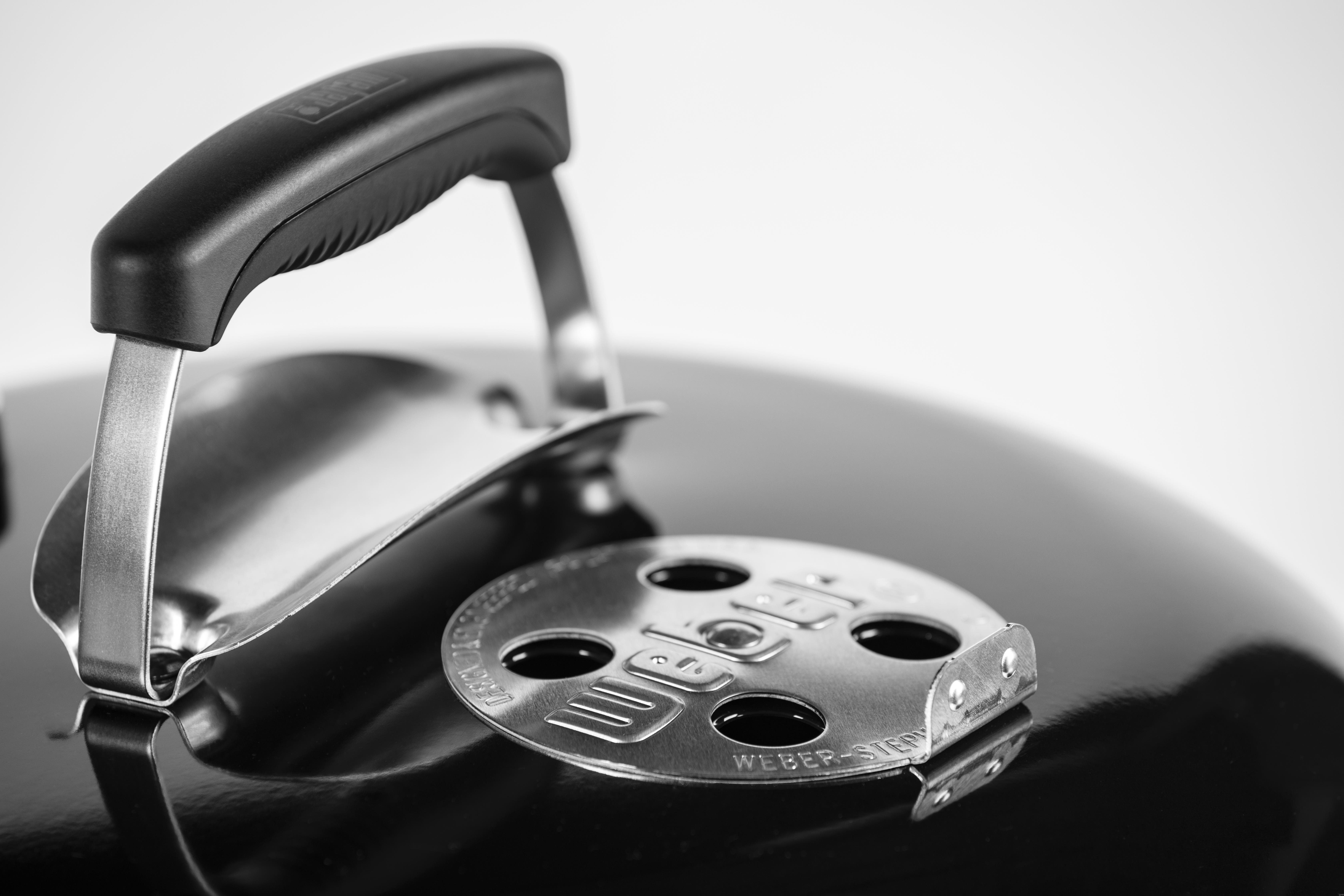Gril Original Kettle® E-4710 gril na dřevěné uhlí O 47 cm, Black