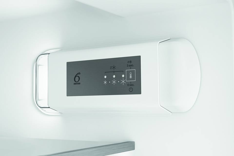 Vestavná lednice WHIRLPOOL WHC18 T574 P Thunder PTO