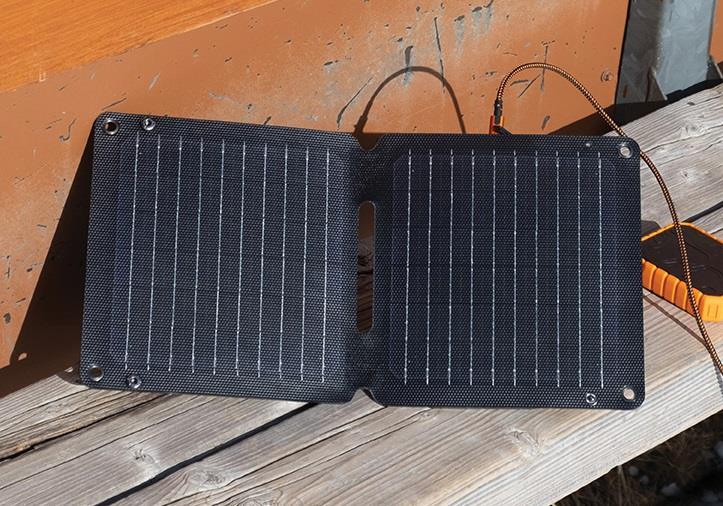 Solární panel Xtorm SolarBooster 14W - Foldable Solar Panel