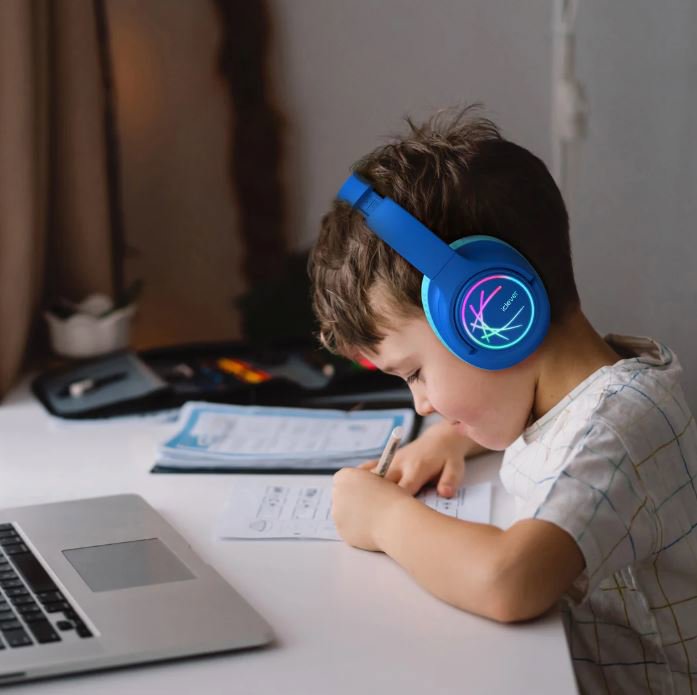 iClever BTH18 gaming headset