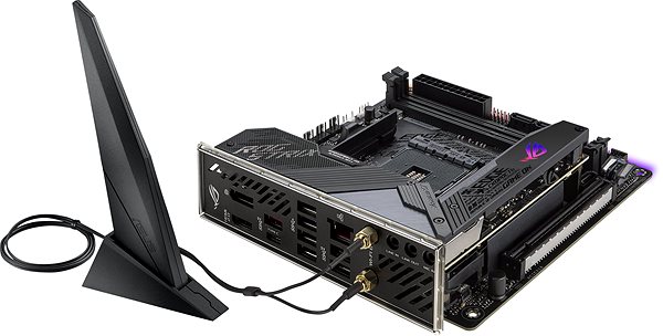 Motherboard ASUS ROG STRIX X570-I GAMING Lateral view