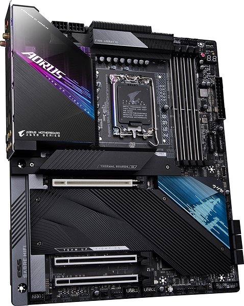 Motherboard GIGABYTE Z690 AORUS MASTER Lateral view