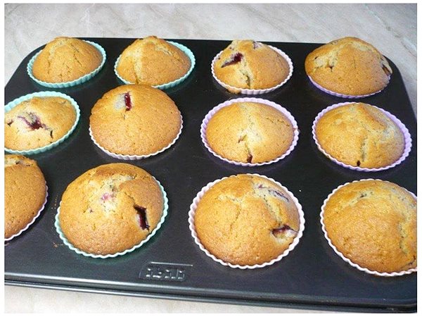 Forma na pečenie Alum na 12 muffinov 35 × 27 cm + 12 košíčkov Lifestyle