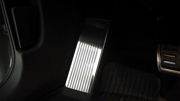 Lábtámasz Alu-Frost lábpihentető burkolat - Škoda Karoq/ Kodiaq, rozsdamentes acél ...