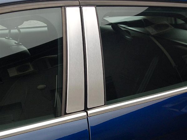 Kryt bočných stĺpikov Alufrost Alu kryty dverných stĺpikov pre Toyota RAV-4 IV .