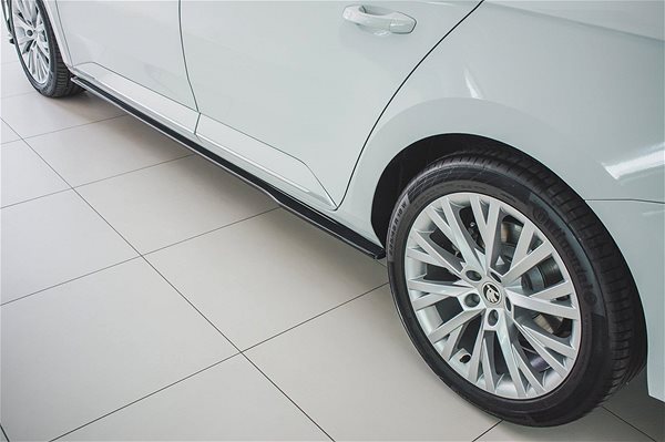 Spojler Maxton Design difúzory pod bočné prahy pre Škoda Superb Mk3 FL Facelift, čierny lesklý plast ABS ...