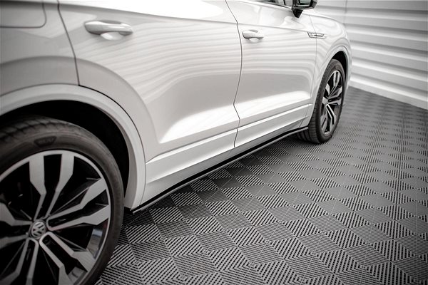 Spojler Maxton Design difúzory pod bočné prahy pre Volkswagen Touareg Mk3/R-Line, čierny lesklý plast ABS ...